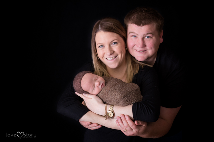 Family Photo with Newborn | Tamworth NSW Family & Newborn Photographer